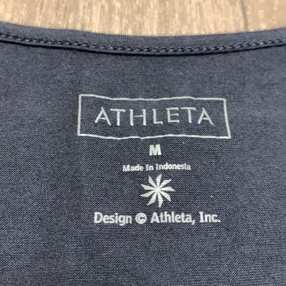 Womens Athleta V-Neck Performance Active Shortsleeve Shirt - Picture 5 of 6